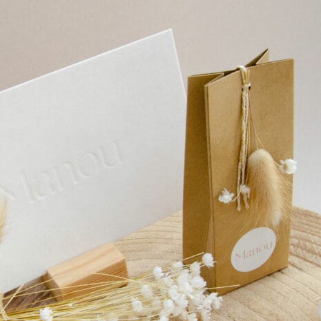 g-16302-manou-vierkant-01 hoog doosje kartonbruin