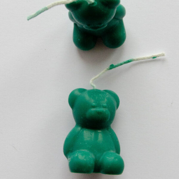 beer-kaars-donkergroen01 berenkaarsje donkergroen